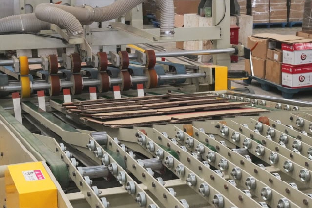 Efficient cardboard box manufacturing process in a packaging factory.